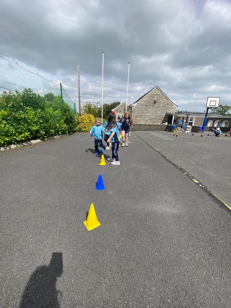While the rest of the school were on their sponsored walk, the junior and senior infants took part in their own laps around the yard.  The children laughed, ran with friends and enjoyed the sunshine while taking part for our outdoor classroom area 🪾🏃&zwj;♂️🏃&zwj;♀️