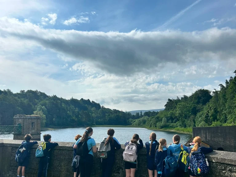 What a lovely morning we had for our Sponsored Walk!  The children were absolutely brilliant and walked at an incredible pace, chatting, laughing and enjoying the morning together. We finished up at @goughies_coffee for a very well earned lunch break, with the chickens providing great entertainment too!  A huge well done to all of the children. They took it all in their stride and made it look easy.  There is still time to sponsor us as we continue fundraising for our outdoor classroom.  https://www.idonate.ie/cause/glenasmolenationalschool  Thank you so much to everyone who has supported us so far. It really means so much to our school.