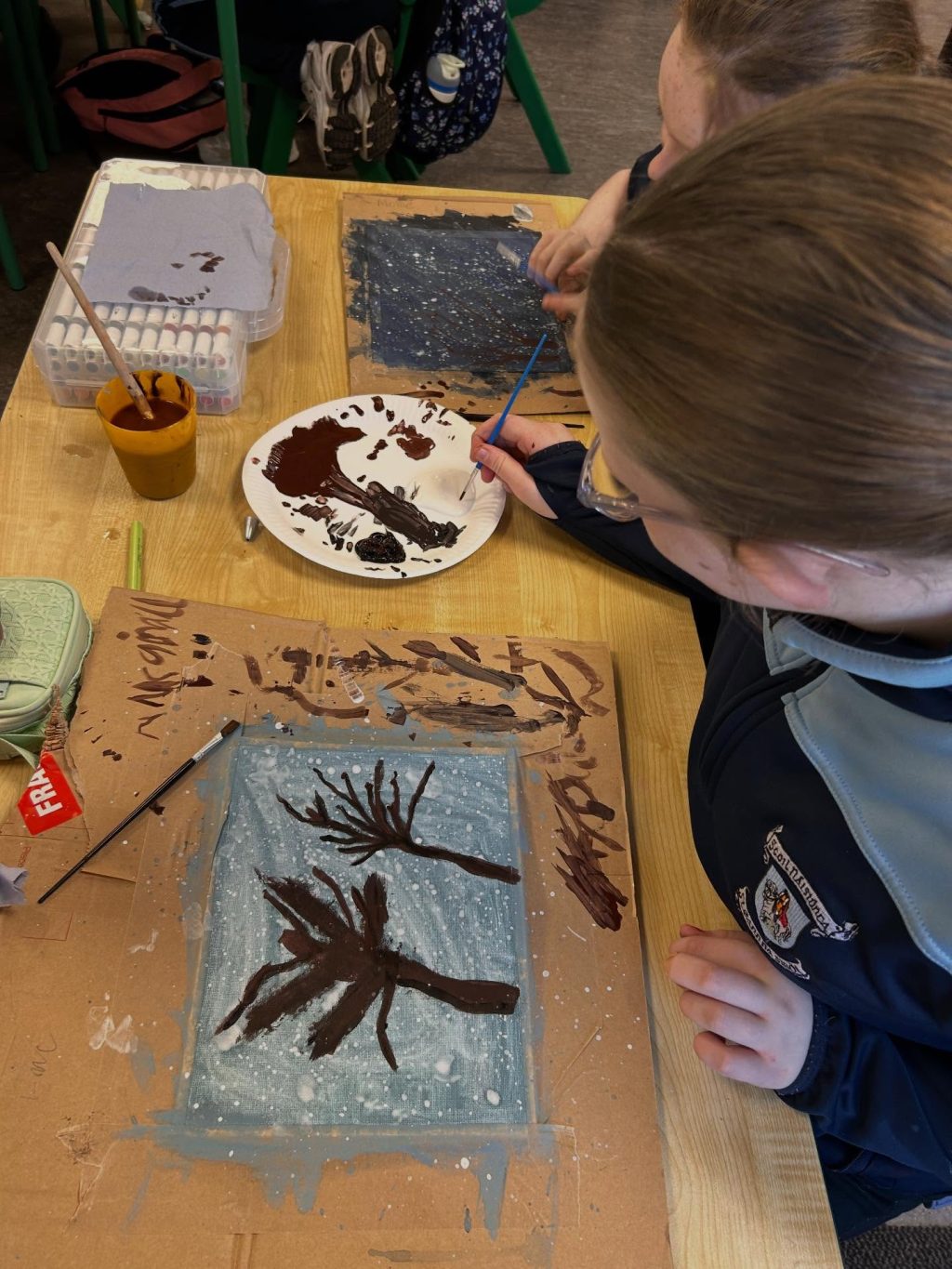 Some amazing water paint winter pictures done by the senior class! They used many different painting techniques to create there snowy pictures ❄️❄️
