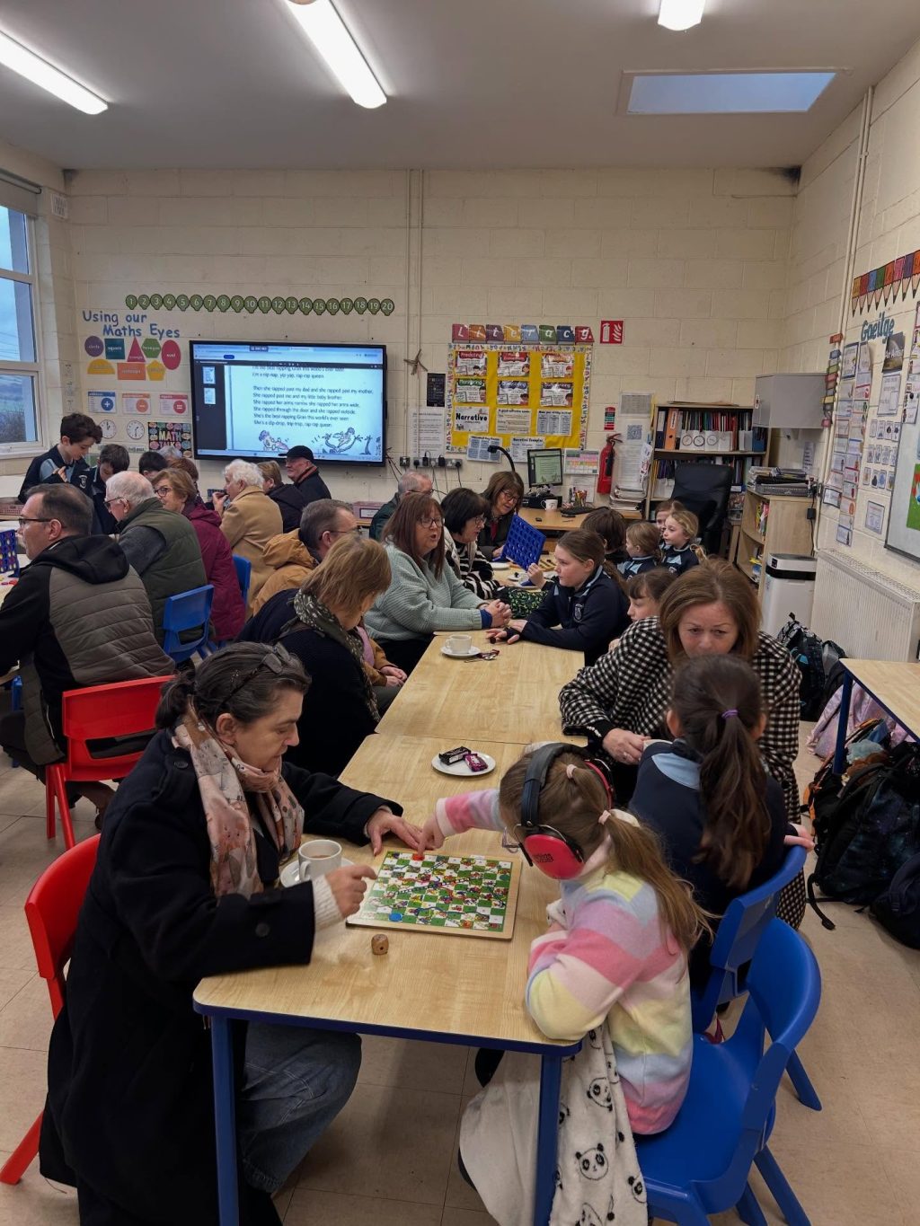 Grandparents day 2026. A lovely morning with the kids and grandparents, filled with poems, songs, and fun games! ☕️🎲