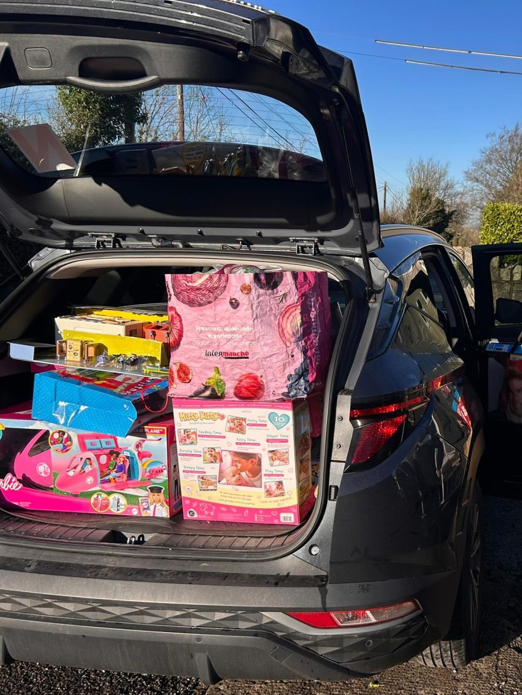 A big thank you to our wonderful parents and pupils for your incredible support of the Sponsor a Child toy collection for the Ballycullen Food Bank. The children helped load everything up today, ready to be delivered. Your generosity will make such a difference to families this Christmas. 🎁