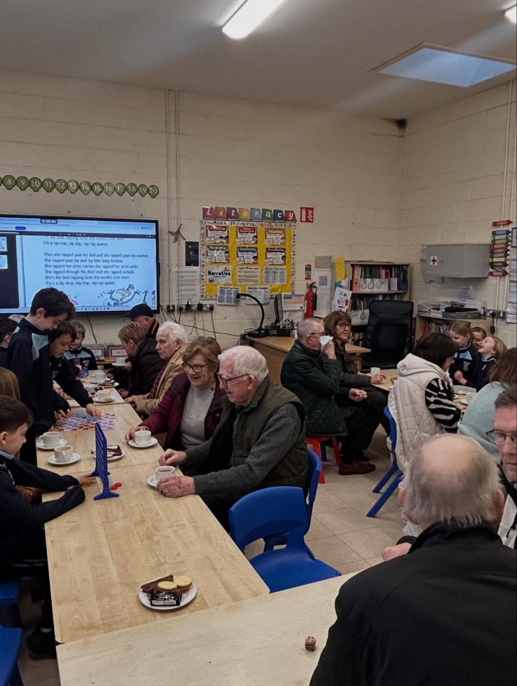 Grandparents day 2026. A lovely morning with the kids and grandparents, filled with poems, songs, and fun games! ☕️🎲