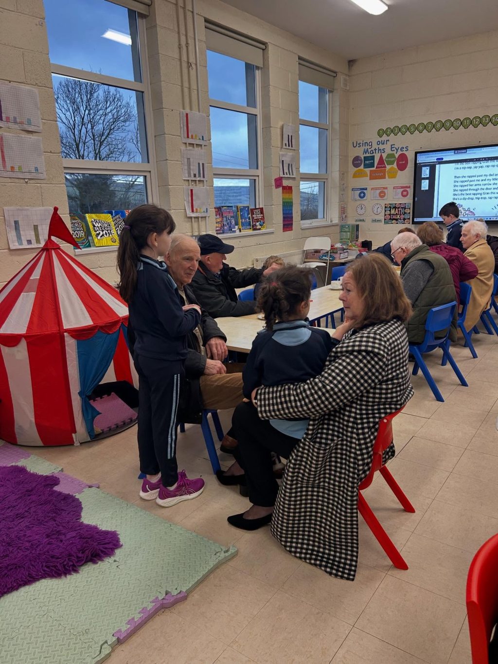Grandparents day 2026. A lovely morning with the kids and grandparents, filled with poems, songs, and fun games! ☕️🎲