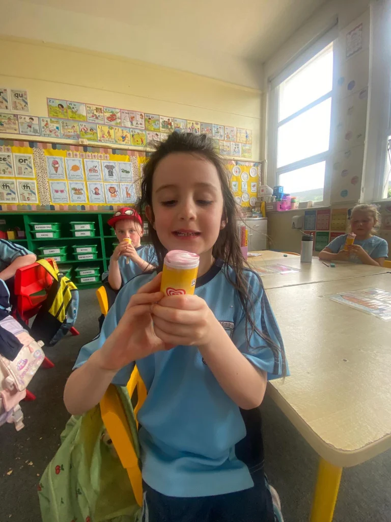 While the rest of the school were on their sponsored walk, the junior and senior infants took part in their own laps around the yard.  The children laughed, ran with friends and enjoyed the sunshine while taking part for our outdoor classroom area 🪾🏃&zwj;♂️🏃&zwj;♀️