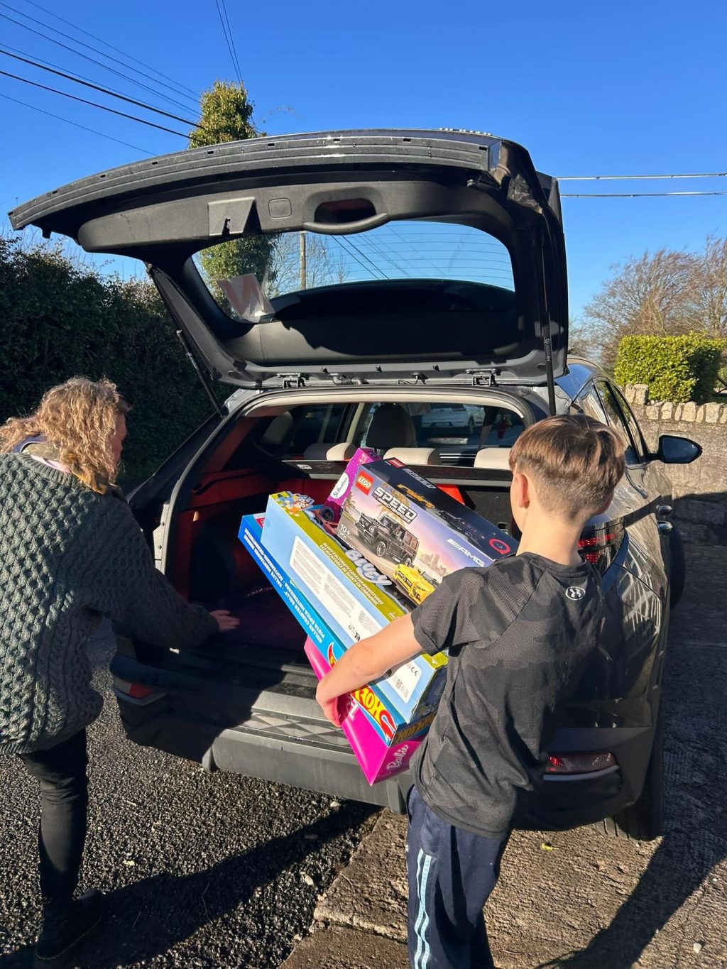 A big thank you to our wonderful parents and pupils for your incredible support of the Sponsor a Child toy collection for the Ballycullen Food Bank. The children helped load everything up today, ready to be delivered. Your generosity will make such a difference to families this Christmas. 🎁