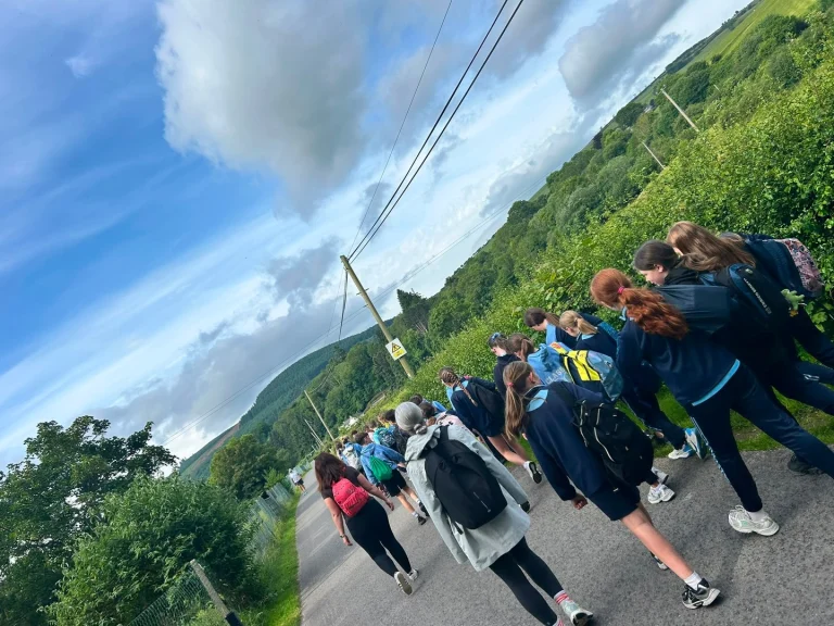 What a lovely morning we had for our Sponsored Walk!  The children were absolutely brilliant and walked at an incredible pace, chatting, laughing and enjoying the morning together. We finished up at @goughies_coffee for a very well earned lunch break, with the chickens providing great entertainment too!  A huge well done to all of the children. They took it all in their stride and made it look easy.  There is still time to sponsor us as we continue fundraising for our outdoor classroom.  https://www.idonate.ie/cause/glenasmolenationalschool  Thank you so much to everyone who has supported us so far. It really means so much to our school.