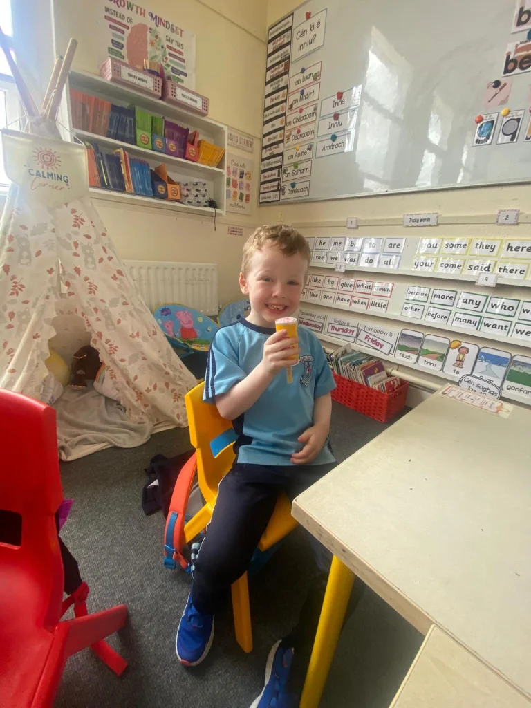 While the rest of the school were on their sponsored walk, the junior and senior infants took part in their own laps around the yard.  The children laughed, ran with friends and enjoyed the sunshine while taking part for our outdoor classroom area 🪾🏃&zwj;♂️🏃&zwj;♀️